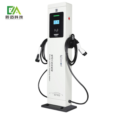 7KW 14KW ปืนเดียว / คอลัมน์ปืนคู่ AC ค้อนชาร์จรถไฟฟ้า / ค้อนชาร์จรถไฟฟ้าที่ยืนอยู่บนพื้น