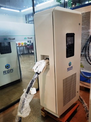 160KW CCS2 ปืนคู่ DC สถานีชาร์จรถไฟฟ้า / สถานีชาร์จเร็ว DC