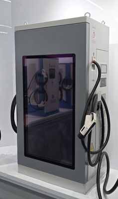 ราคาดี อากาศเย็น IP54 สถานีชาร์จ EV รวดเร็ว CLF DC 120 ซีรีส์ 120kW DC ชาร์จ 55 นิ้ว โฆษณาจอ LCD OCPP1.6J การตั้งค่า Multi Connector ออนไลน์